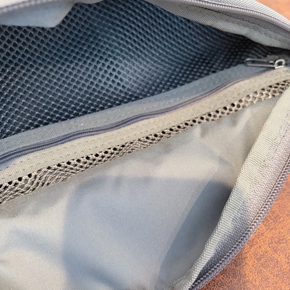 Nike Gray Minimalist Belt Bag Crossbody Fanny Pack Sporty Athleisure Workout - Picture 11 of 11